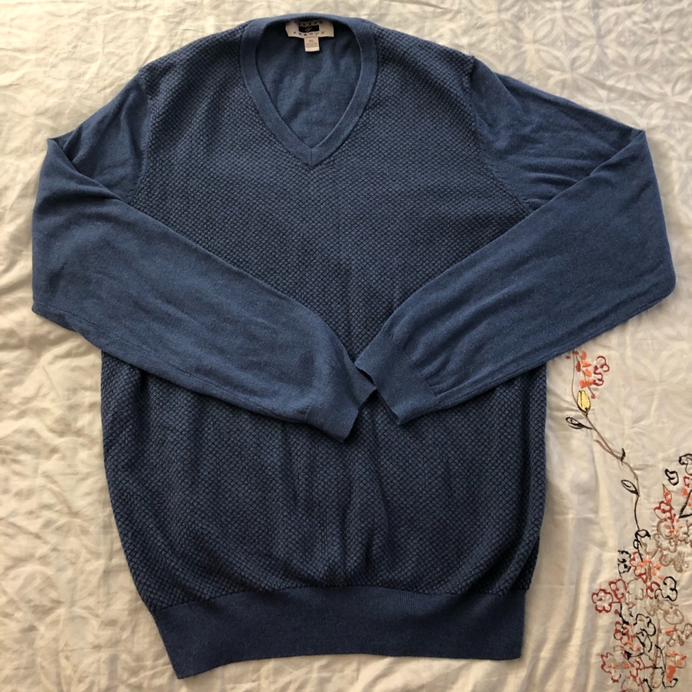 Men’s blue sweater XL